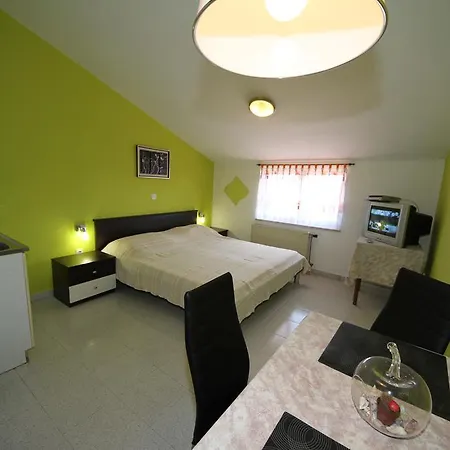 Borghese Appartement Pula